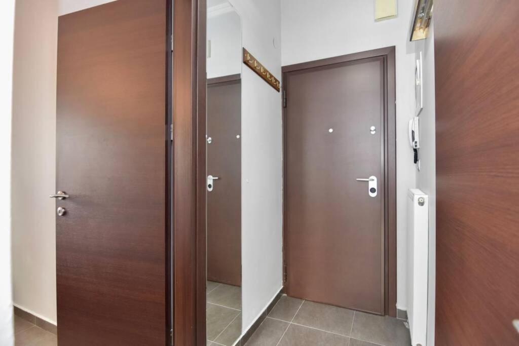 Modern Apartment In The Heart Of The City Лариса Екстер'єр фото