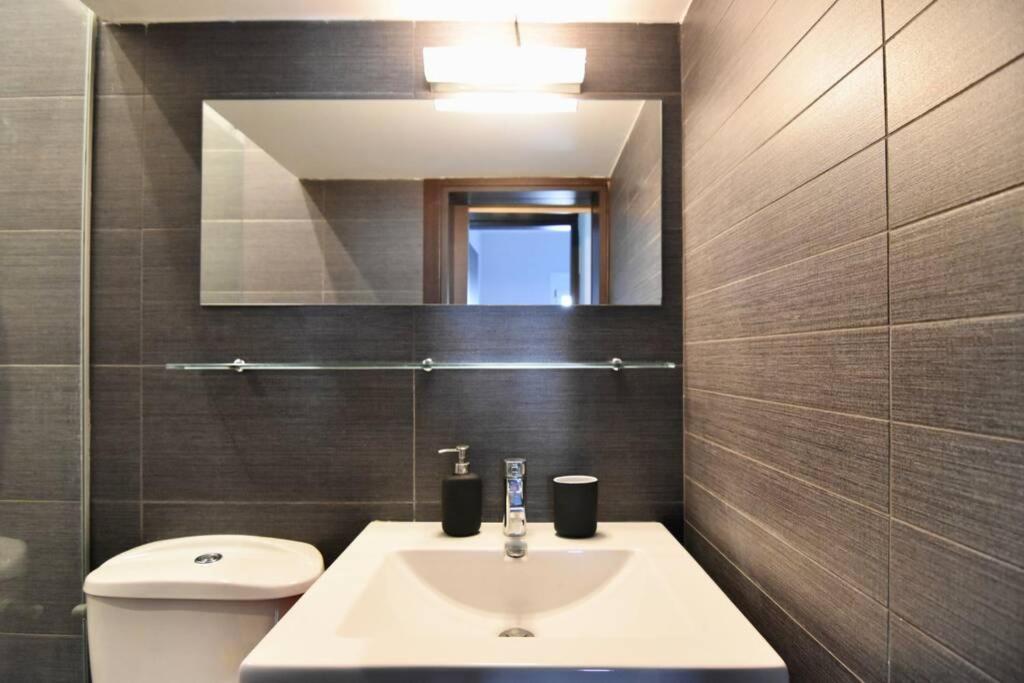 Modern Apartment In The Heart Of The City Лариса Екстер'єр фото